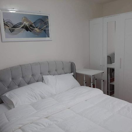 Lovely 2 Bedroom Condo With Free Secured Parking Manilla Buitenkant foto