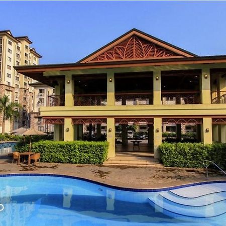 Lovely 2 Bedroom Condo With Free Secured Parking Manilla Buitenkant foto