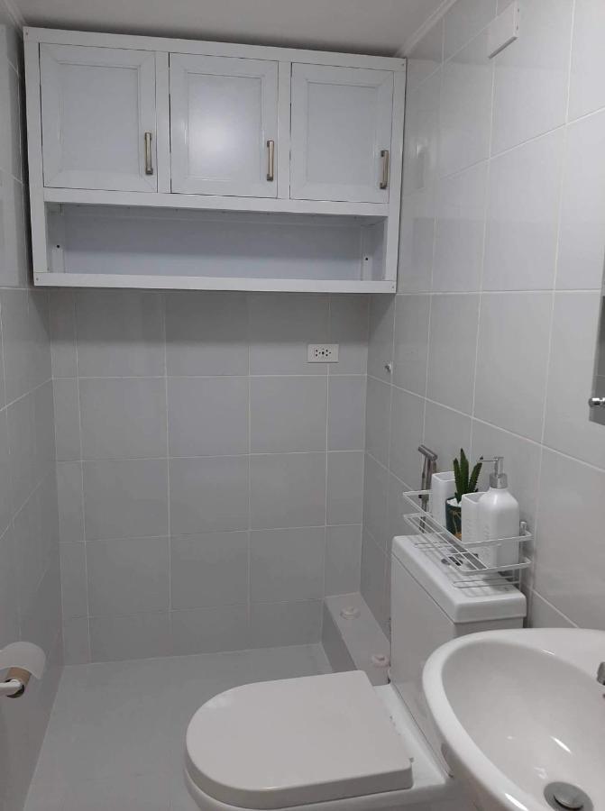 Lovely 2 Bedroom Condo With Free Secured Parking Manilla Buitenkant foto